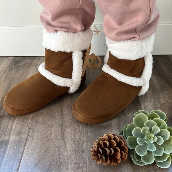 ARDENE ECO plus bootie slippers - NEW - size 5/6 - Picture 2 of 8